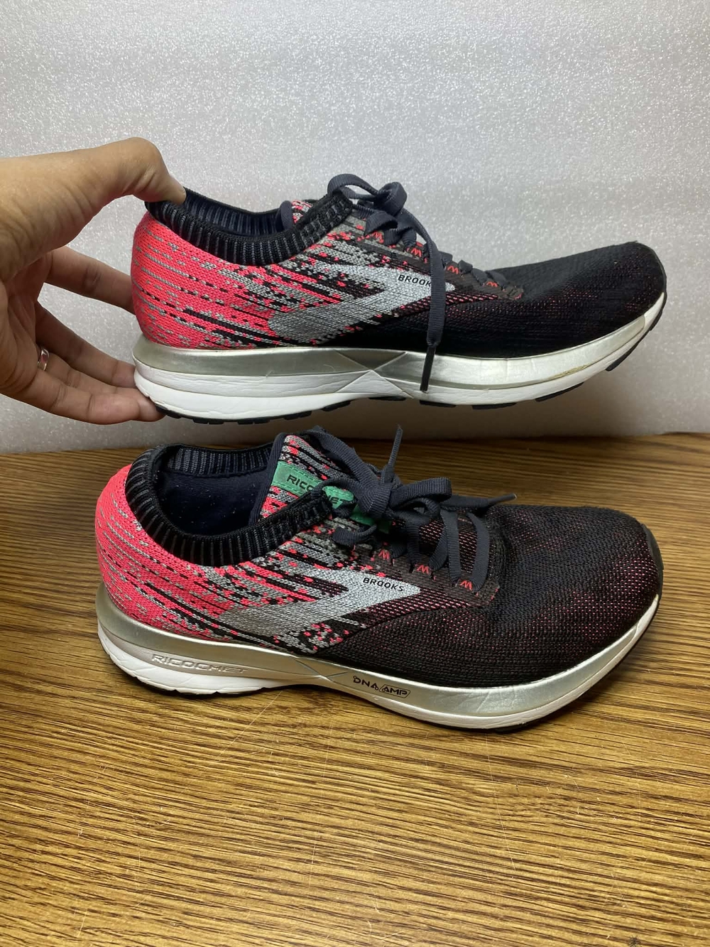 Brooks Women’s Sneakers Tennis Shoes Ricochet Arctic Pink Black Size 7.5 Lace Up
